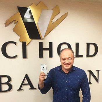 Награждение первого победителя еженедельного конкурса "iPhone марафон вместе с VITACCI"